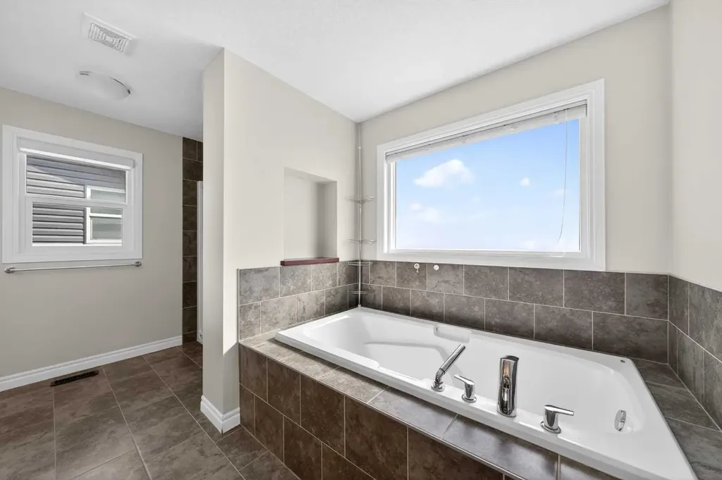 38 Evansfield Terrace NW Calgary AB T3P 0K6