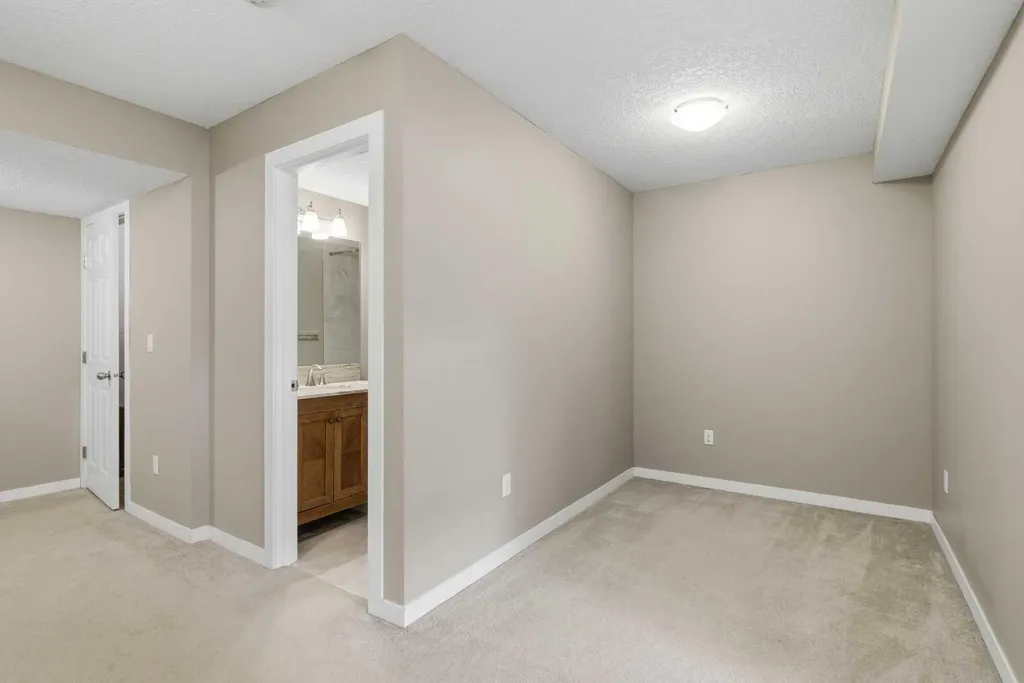 54 Legacy Close SE Calgary AB T2X 0Y9