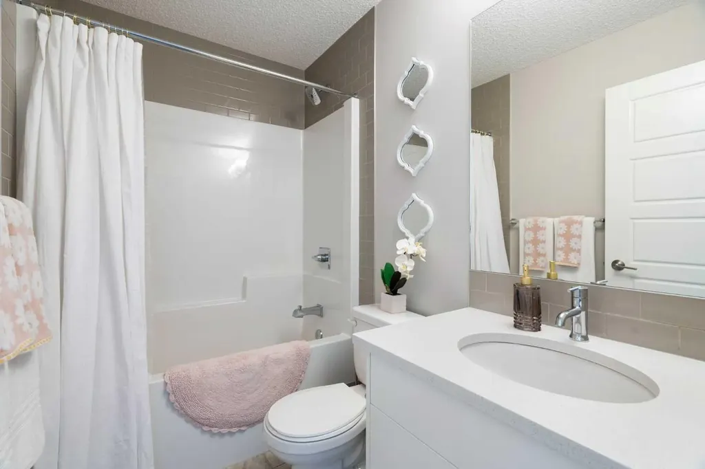 170 Seton Grove SE Calgary AB T3M 2Y9