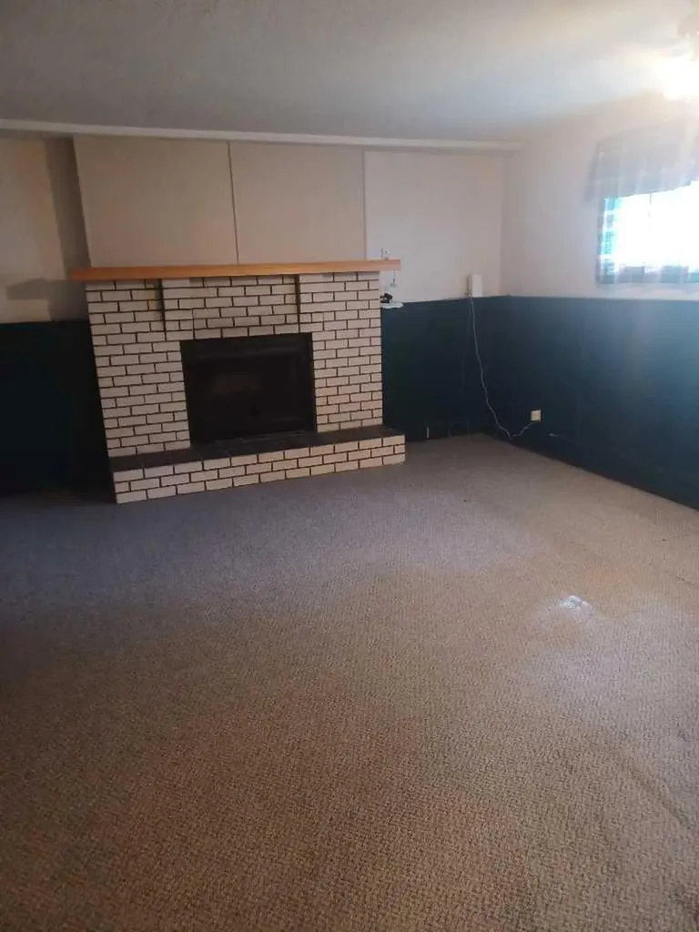 33 Forest Drive Sylvan Lake AB T4S 1H4