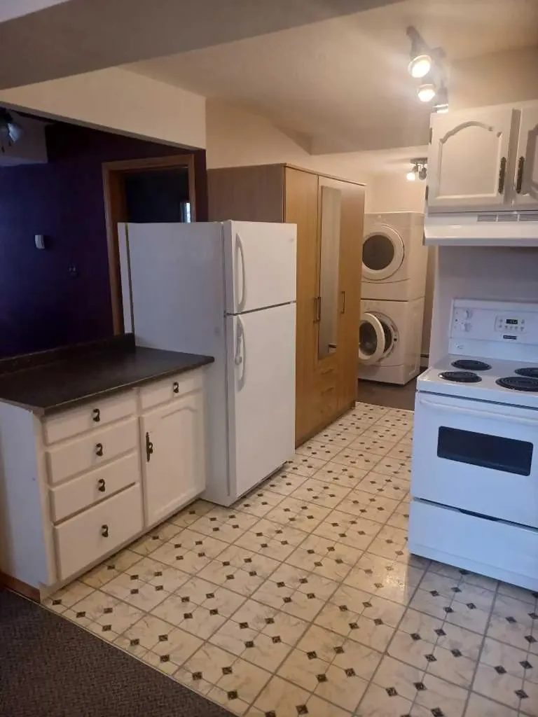 33 Forest Drive Sylvan Lake AB T4S 1H4