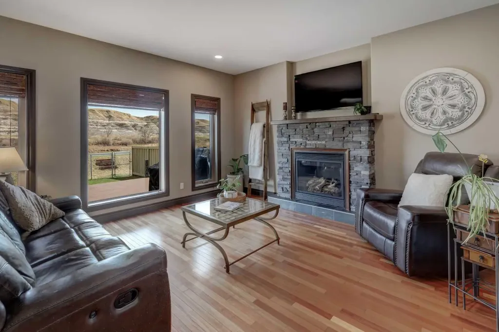 12 Willow Point Drumheller AB T0J 0Y0