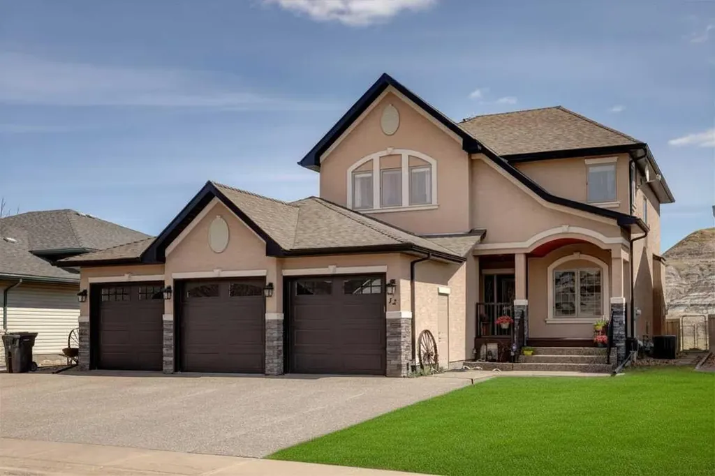 12 Willow Point Drumheller AB T0J 0Y0