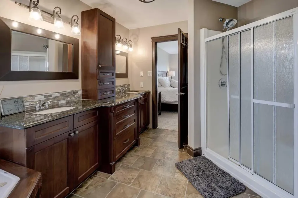 12 Willow Point Drumheller AB T0J 0Y0