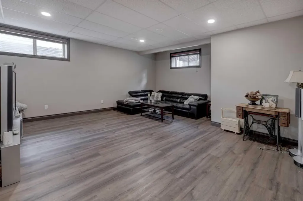 12 Willow Point Drumheller AB T0J 0Y0