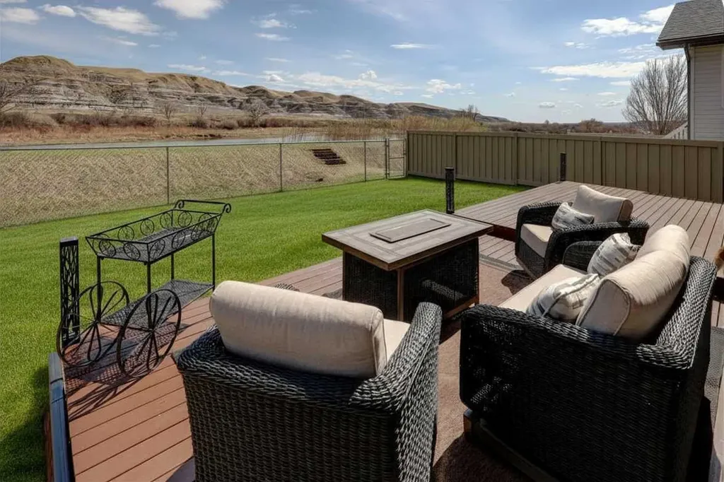 12 Willow Point Drumheller AB T0J 0Y0