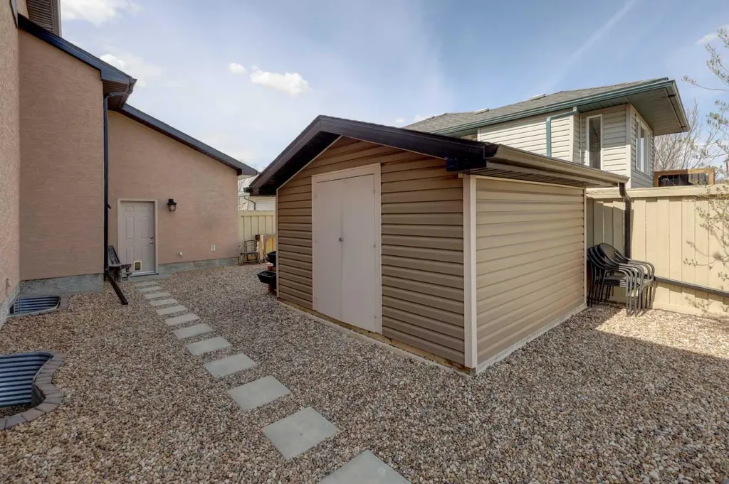 12 Willow Point Drumheller AB T0J 0Y0