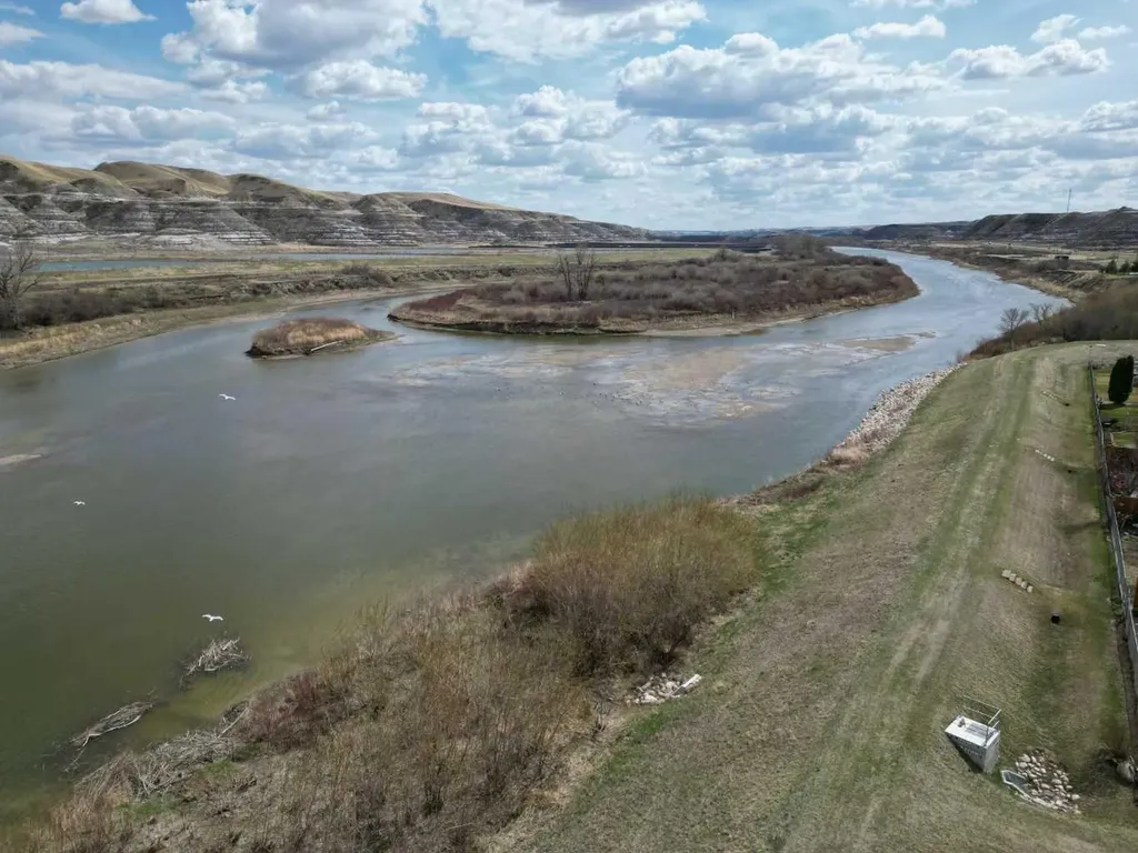 12 Willow Point Drumheller AB T0J 0Y0