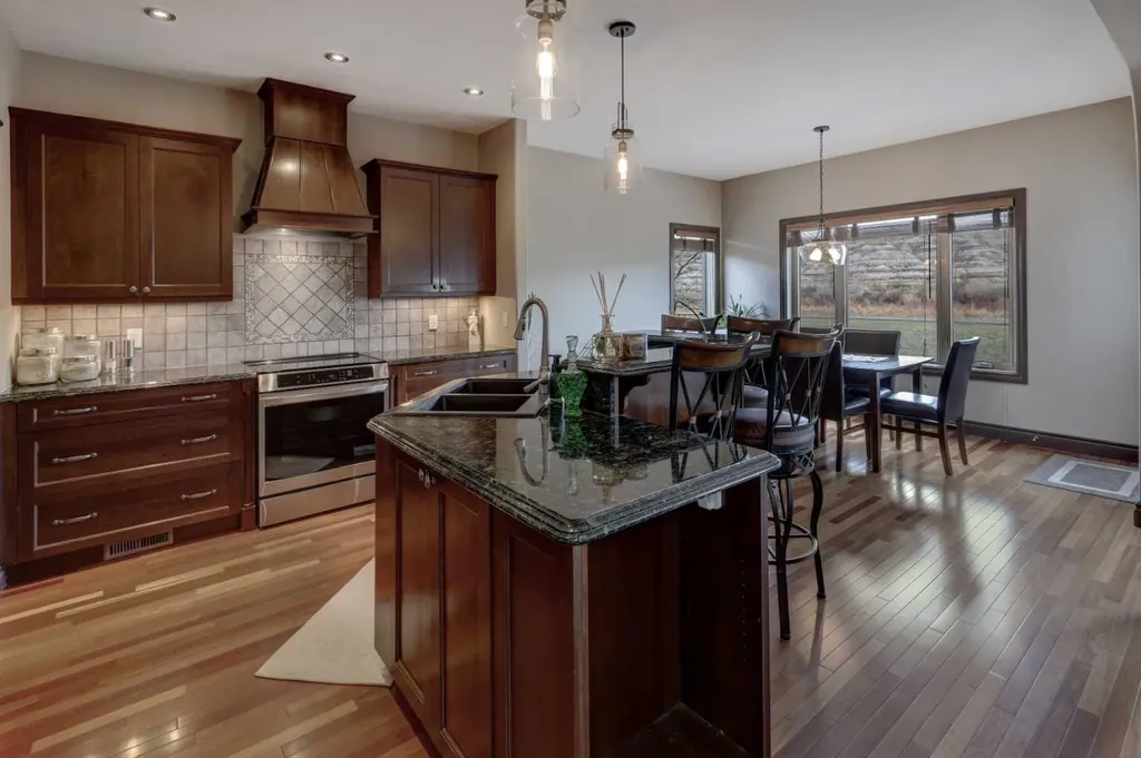 12 Willow Point Drumheller AB T0J 0Y0