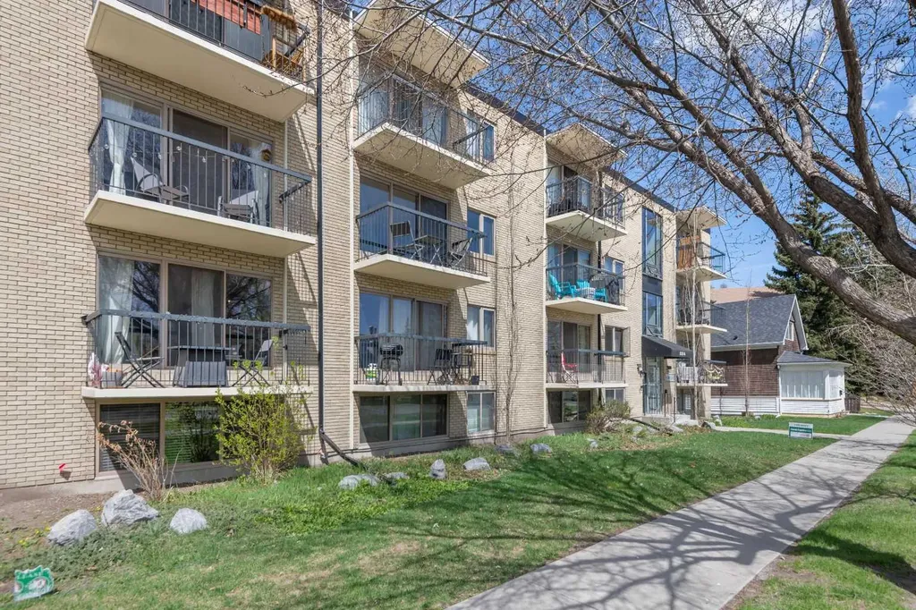 824 4 Avenue NW Calgary AB T2N 0M8