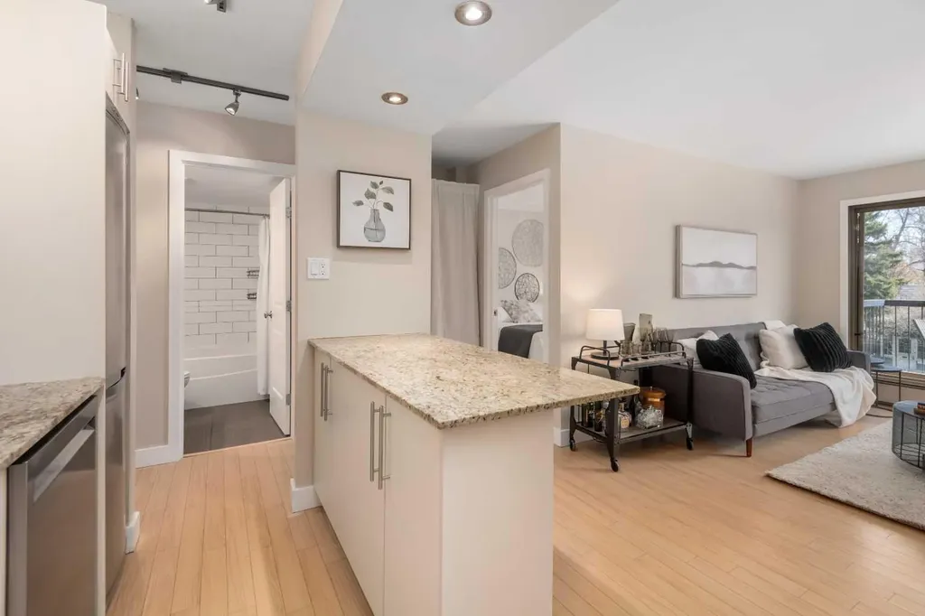 824 4 Avenue NW Calgary AB T2N 0M8
