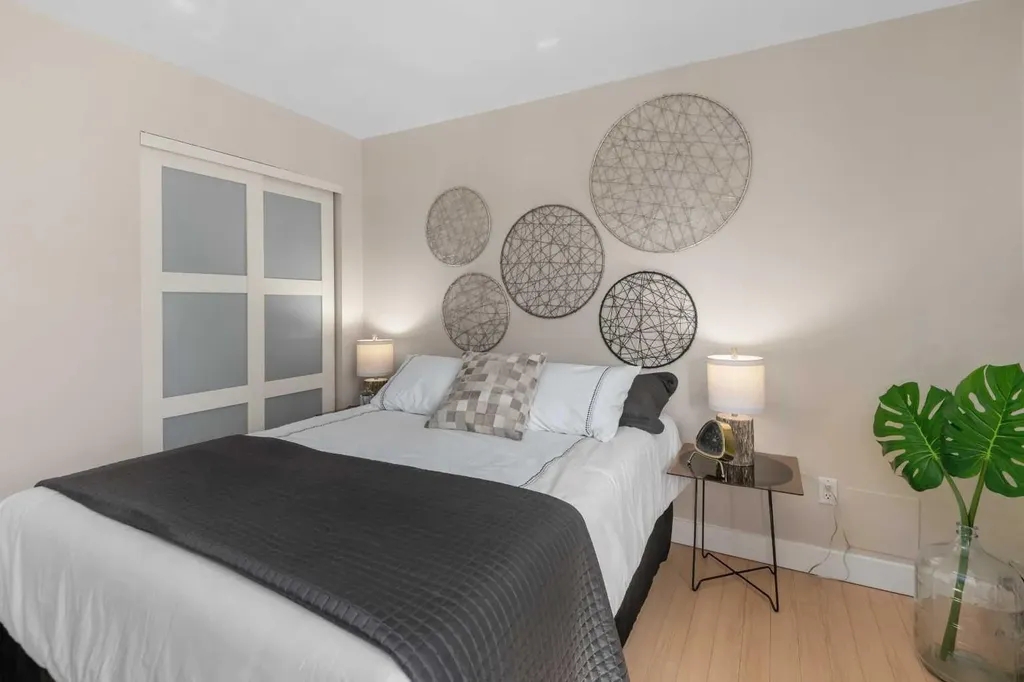 824 4 Avenue NW Calgary AB T2N 0M8