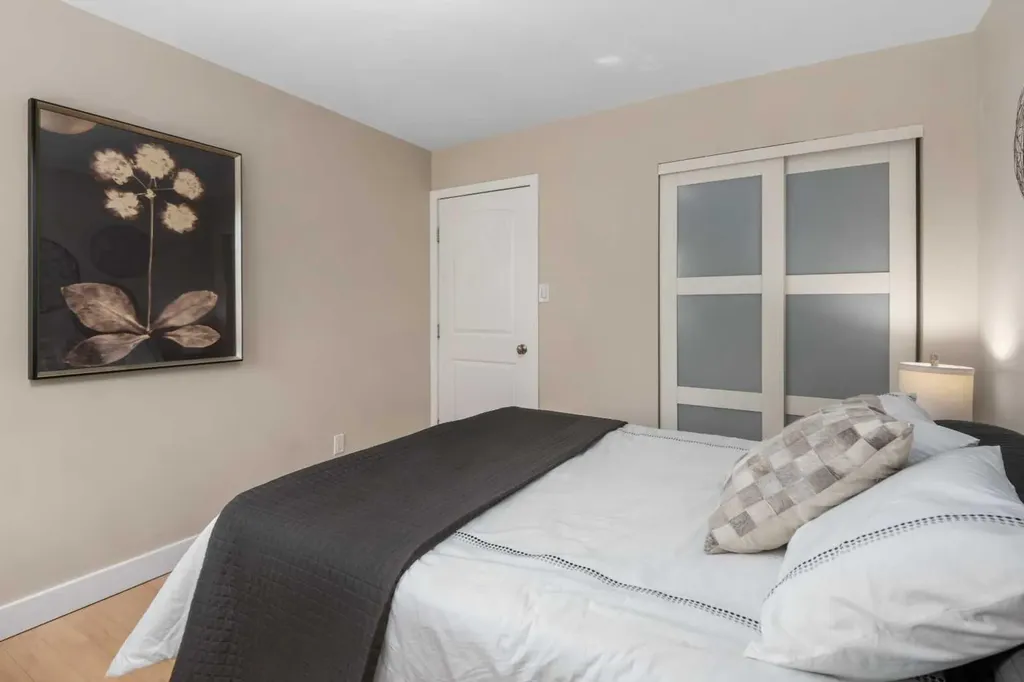 824 4 Avenue NW Calgary AB T2N 0M8