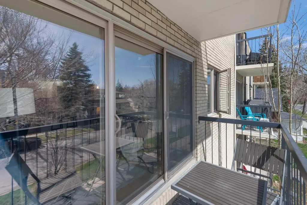 824 4 Avenue NW Calgary AB T2N 0M8