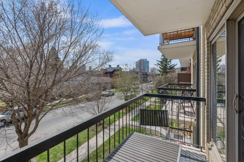 824 4 Avenue NW Calgary AB T2N 0M8