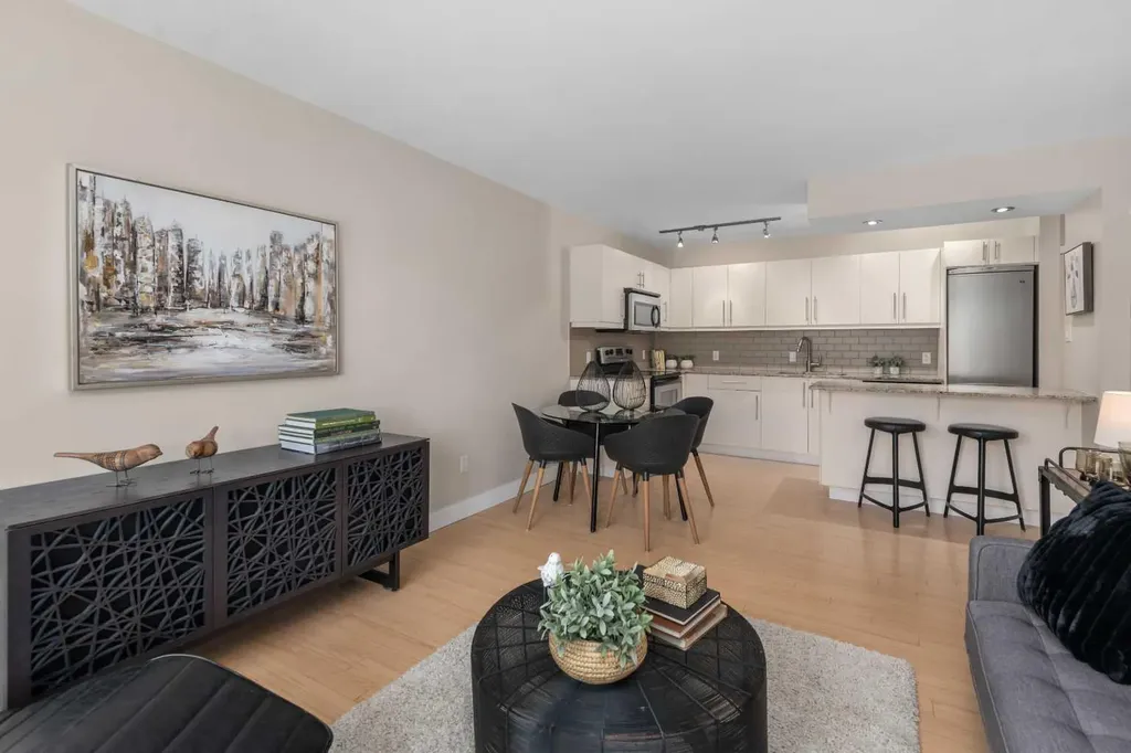 824 4 Avenue NW Calgary AB T2N 0M8