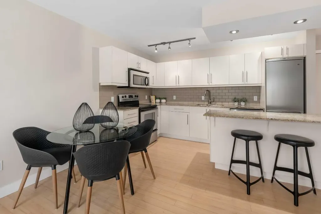 824 4 Avenue NW Calgary AB T2N 0M8