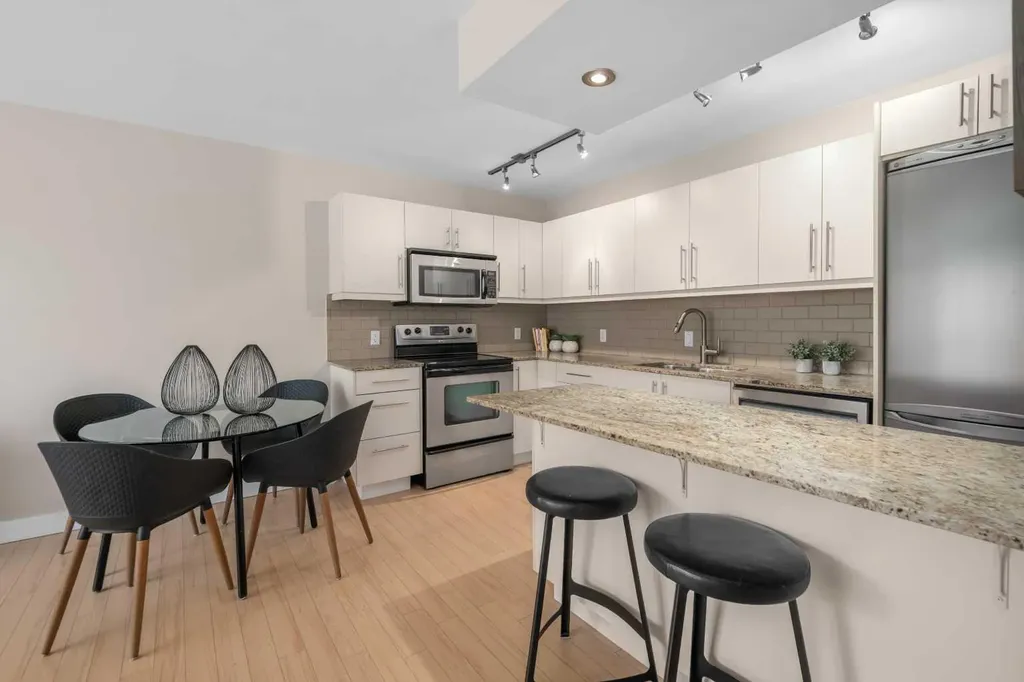 824 4 Avenue NW Calgary AB T2N 0M8