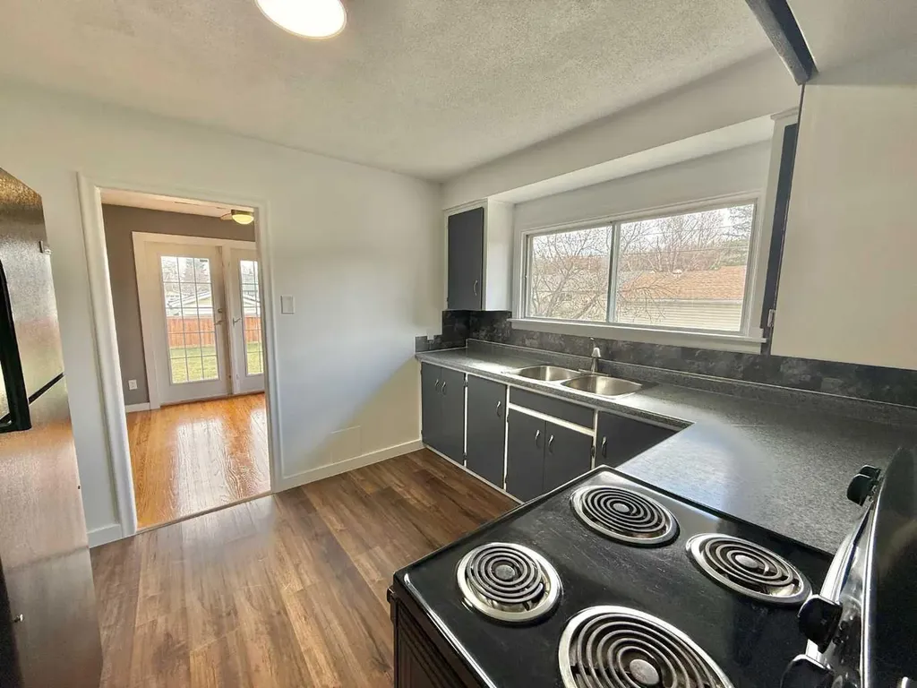 114 Willow Drive Hinton AB T7V1E5