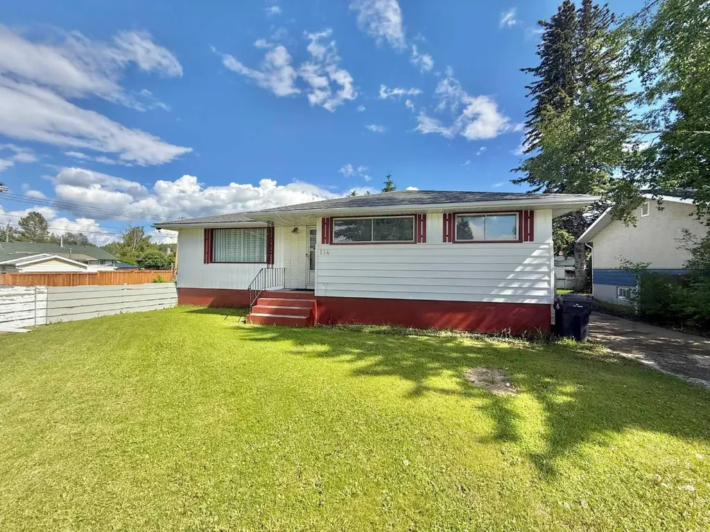 114 Willow Drive Hinton AB T7V1E5