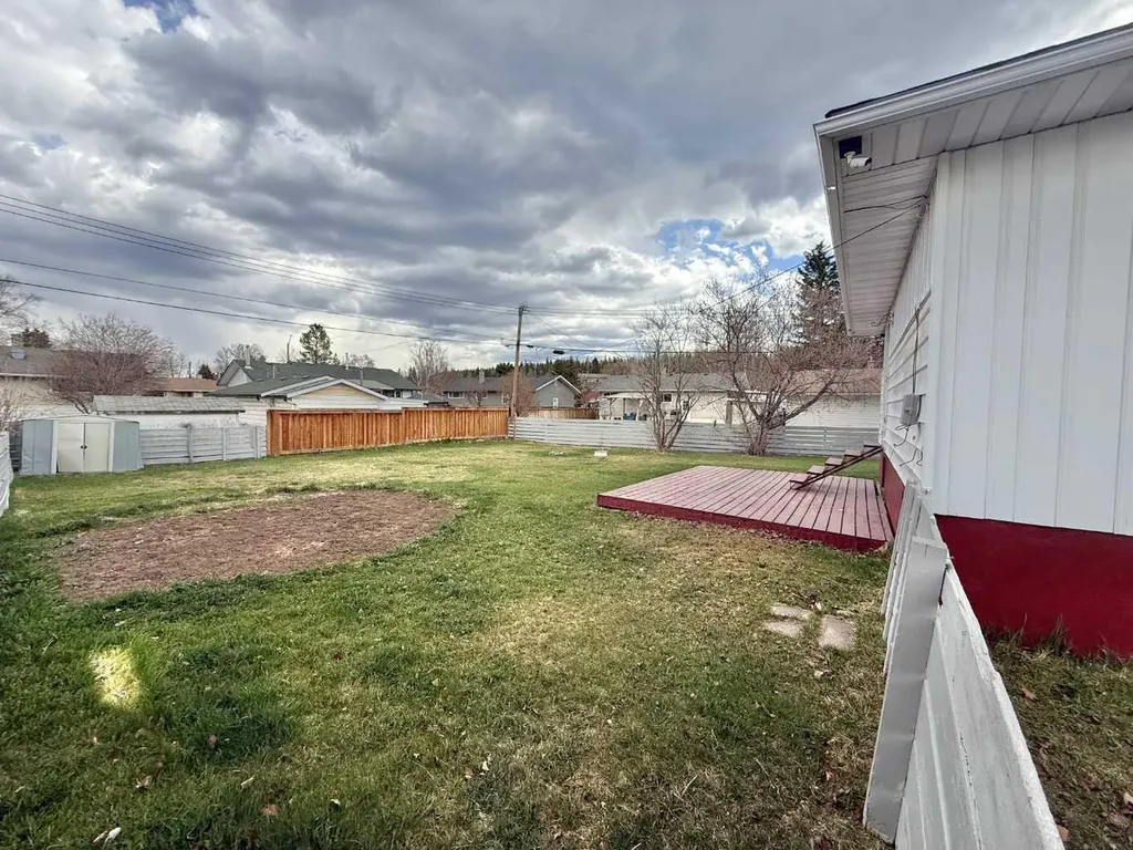 114 Willow Drive Hinton AB T7V1E5
