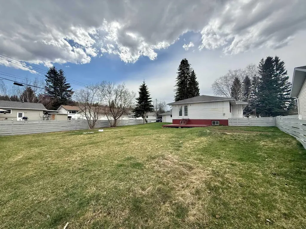 114 Willow Drive Hinton AB T7V1E5