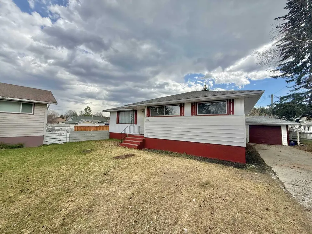 114 Willow Drive Hinton AB T7V1E5