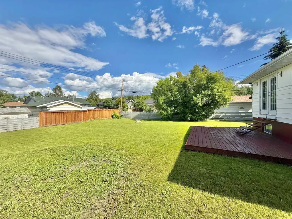 114 Willow Drive Hinton AB T7V1E5