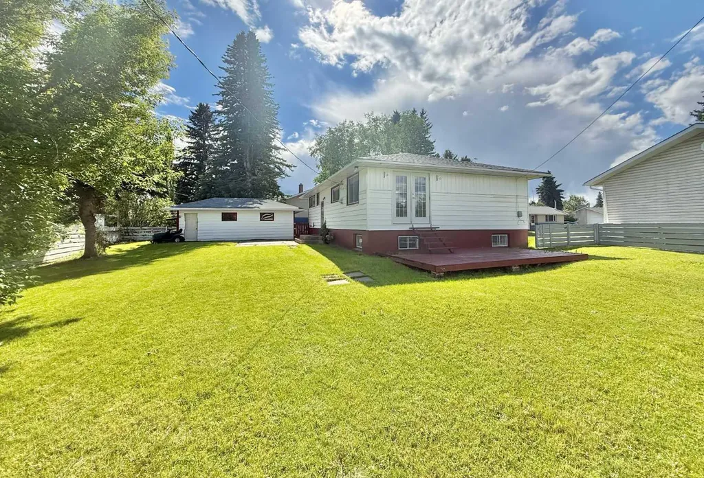 114 Willow Drive Hinton AB T7V1E5