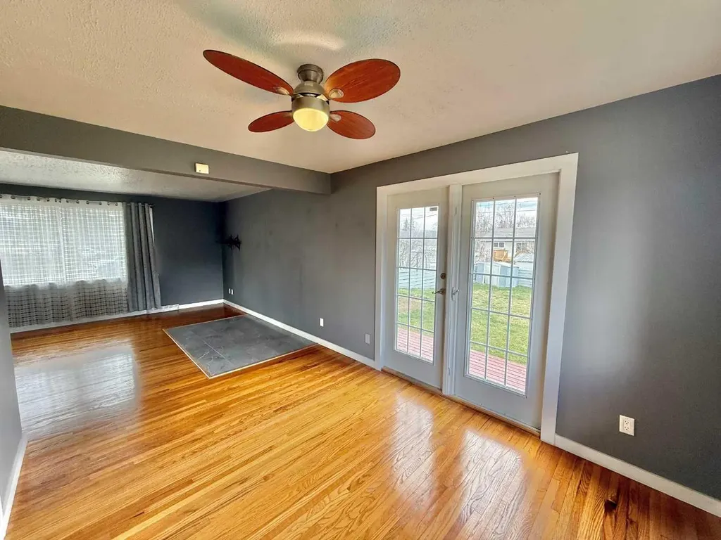114 Willow Drive Hinton AB T7V1E5