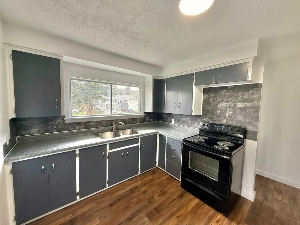 114 Willow Drive Hinton AB T7V1E5