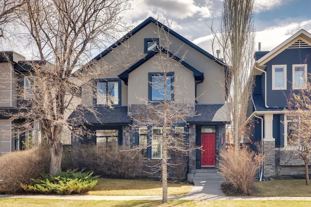 2405 Bowness Road NW Calgary AB T2N 3L8