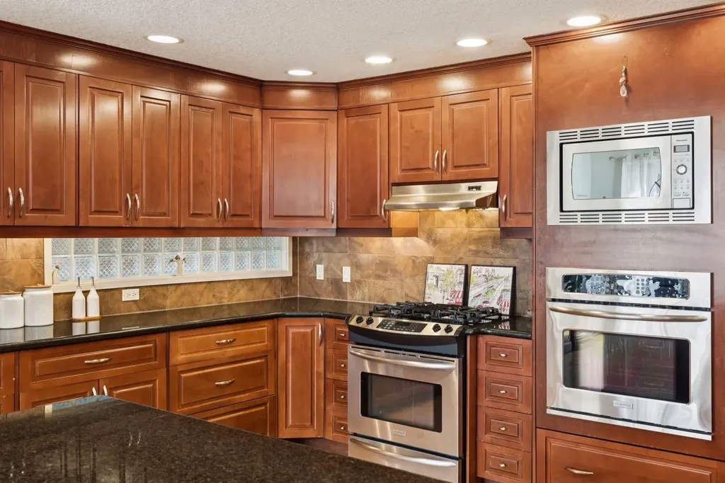 2405 Bowness Road NW Calgary AB T2N 3L8