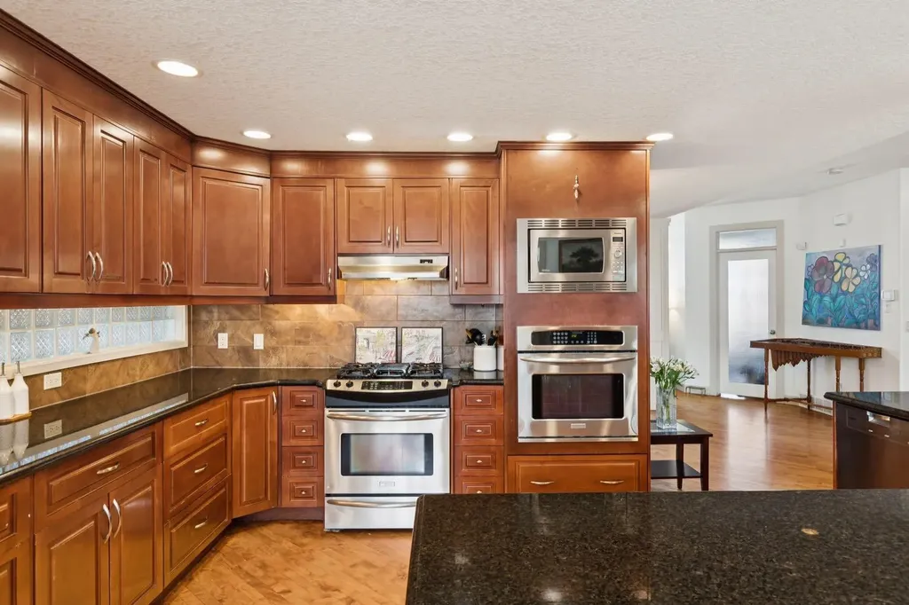 2405 Bowness Road NW Calgary AB T2N 3L8