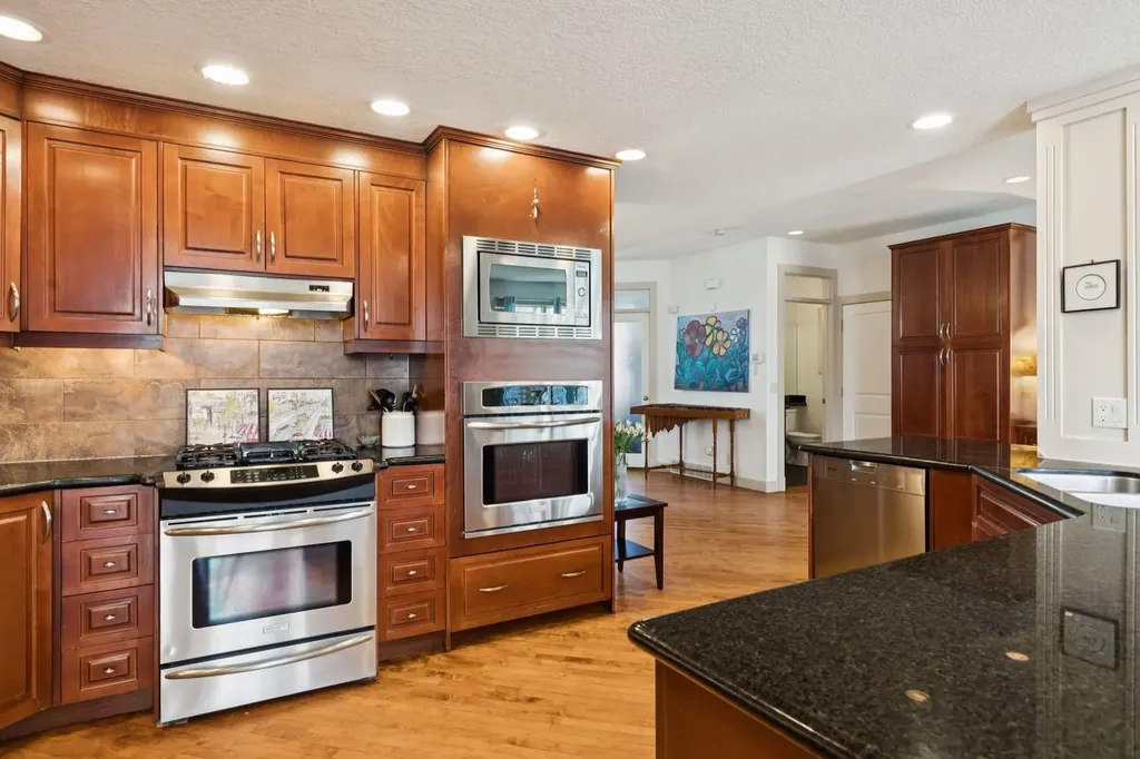 2405 Bowness Road NW Calgary AB T2N 3L8