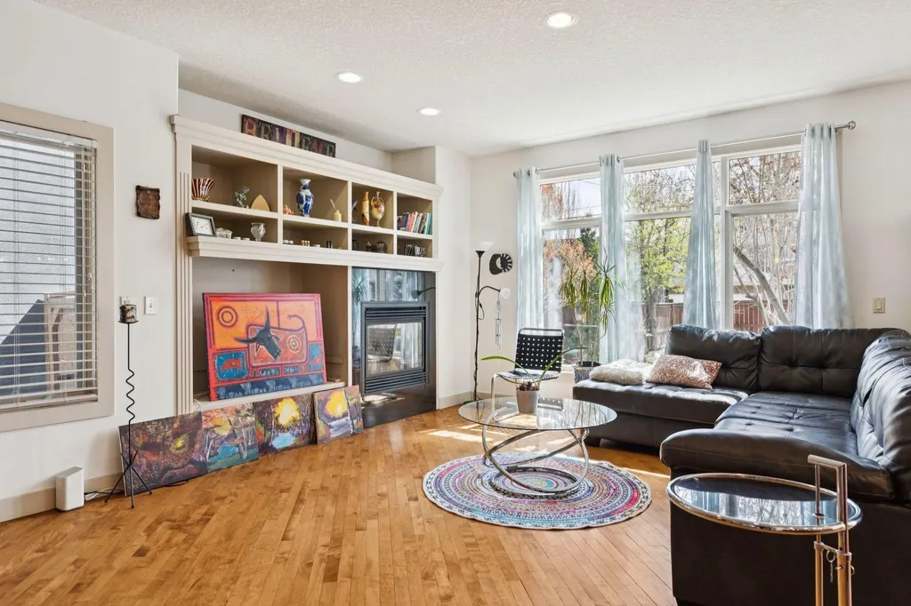 2405 Bowness Road NW Calgary AB T2N 3L8
