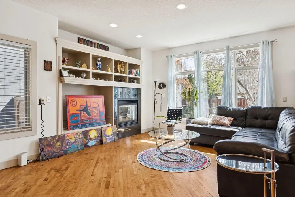 2405 Bowness Road NW Calgary AB T2N 3L8