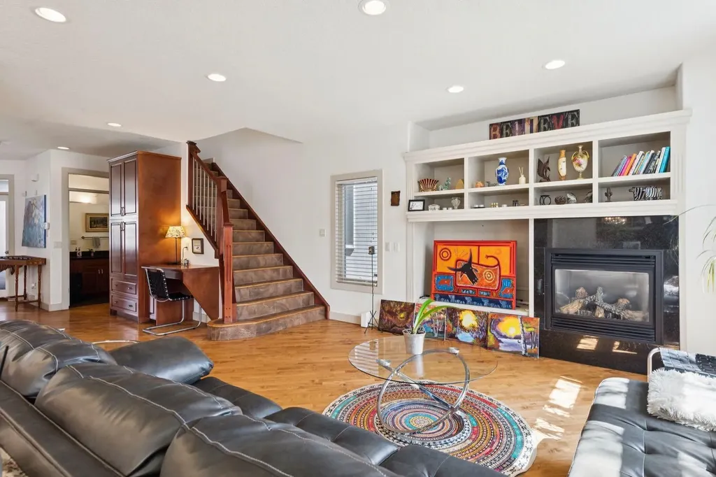 2405 Bowness Road NW Calgary AB T2N 3L8
