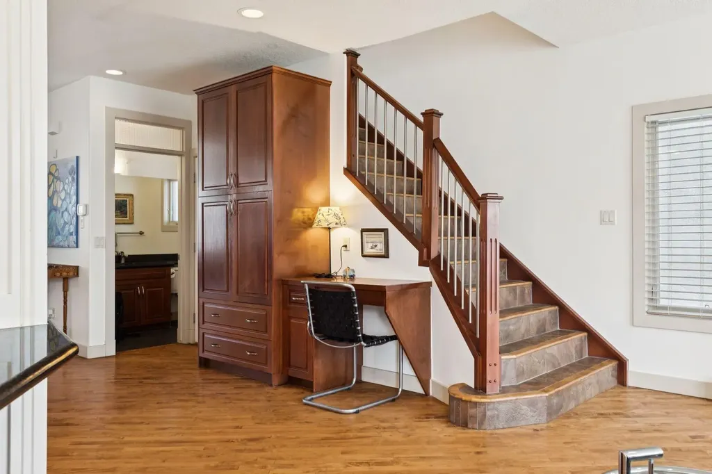 2405 Bowness Road NW Calgary AB T2N 3L8