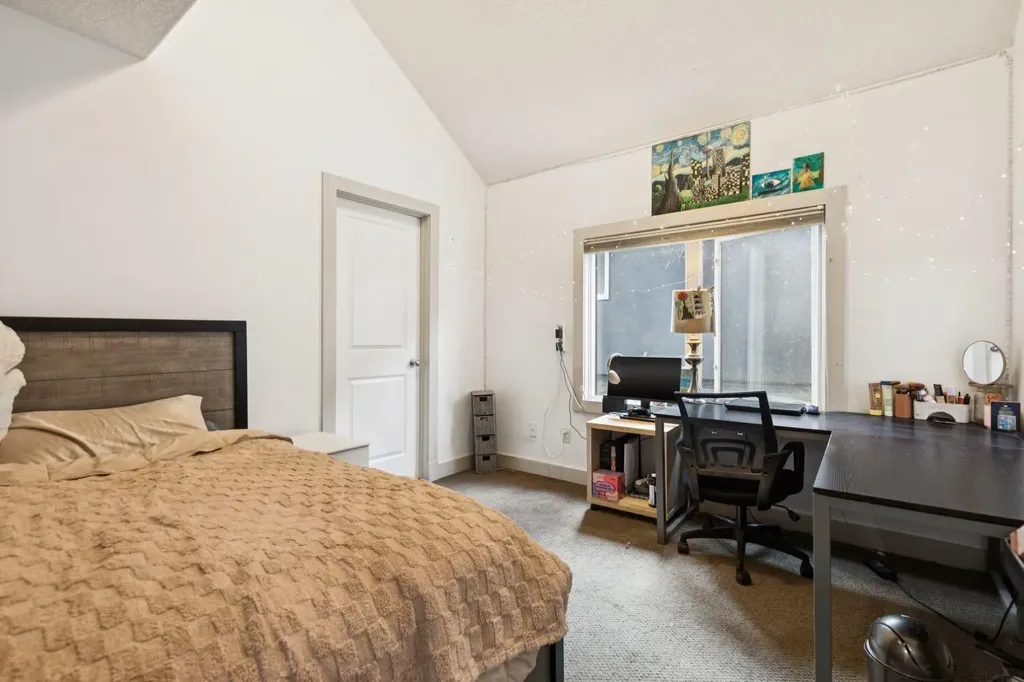 2405 Bowness Road NW Calgary AB T2N 3L8