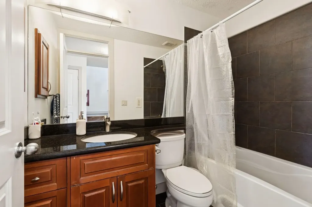 2405 Bowness Road NW Calgary AB T2N 3L8