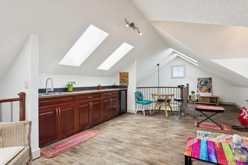 2405 Bowness Road NW Calgary AB T2N 3L8