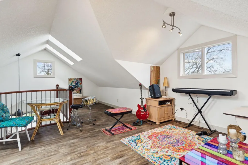 2405 Bowness Road NW Calgary AB T2N 3L8