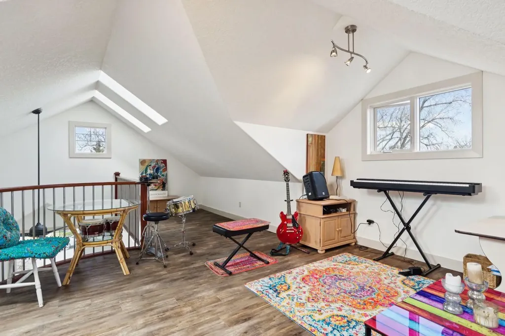 2405 Bowness Road NW Calgary AB T2N 3L8