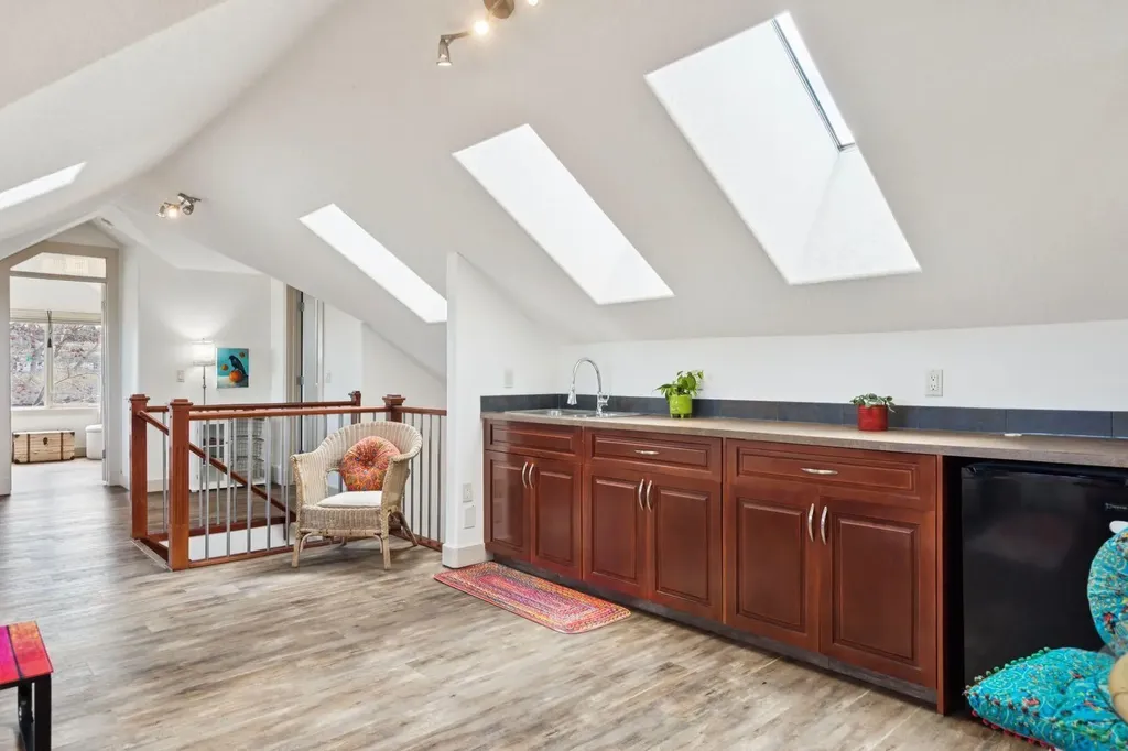 2405 Bowness Road NW Calgary AB T2N 3L8