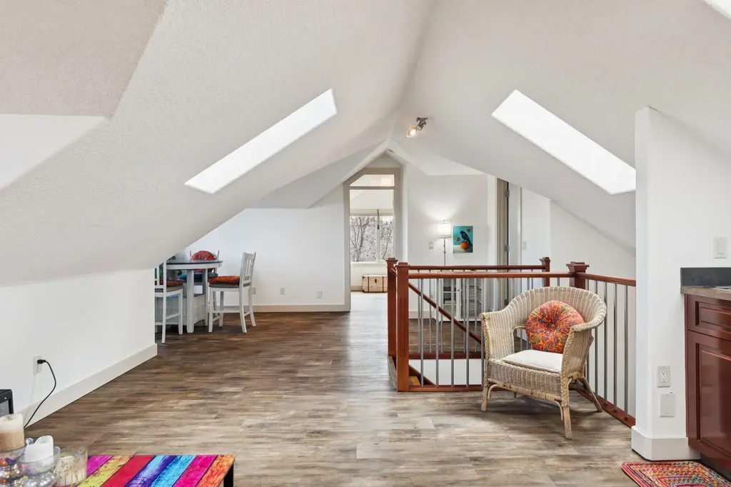 2405 Bowness Road NW Calgary AB T2N 3L8