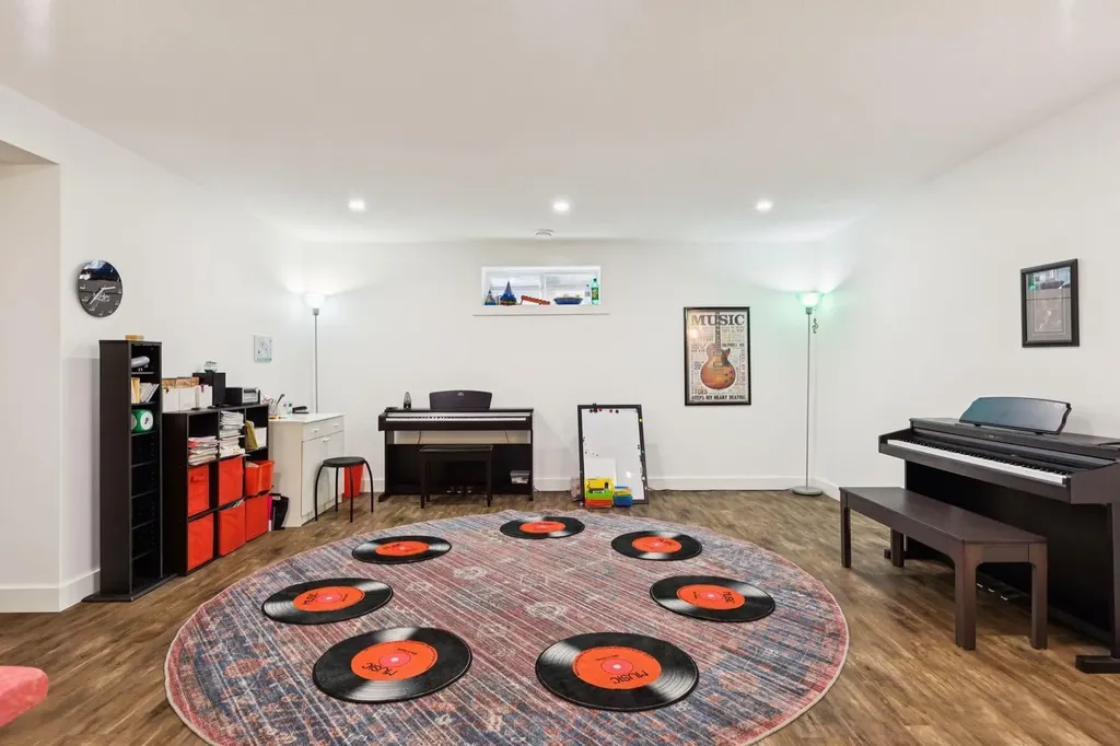 2405 Bowness Road NW Calgary AB T2N 3L8