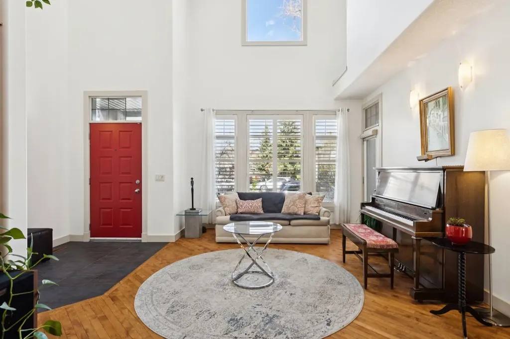 2405 Bowness Road NW Calgary AB T2N 3L8