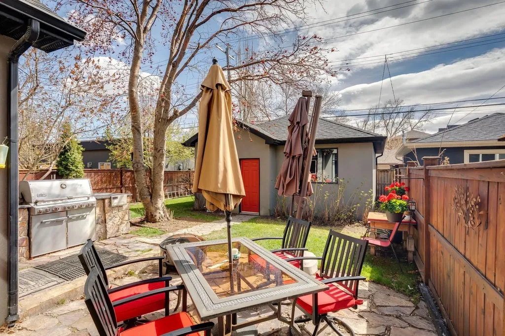2405 Bowness Road NW Calgary AB T2N 3L8