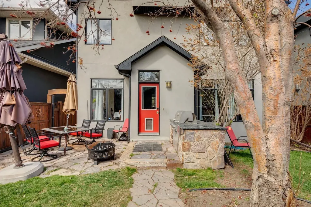 2405 Bowness Road NW Calgary AB T2N 3L8